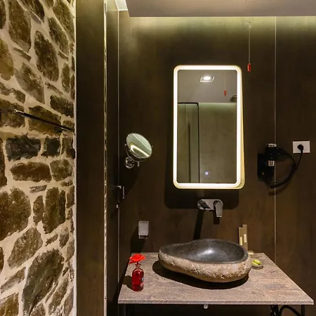 Vecchia Boutique Hotel *