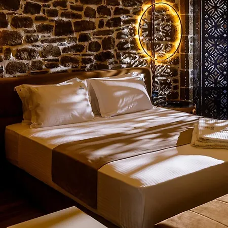 Vecchia Boutique Hotel *