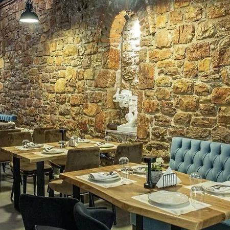 Vecchia Boutique Hotel *