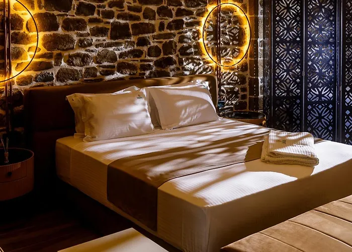 Vecchia Boutique Hotel *